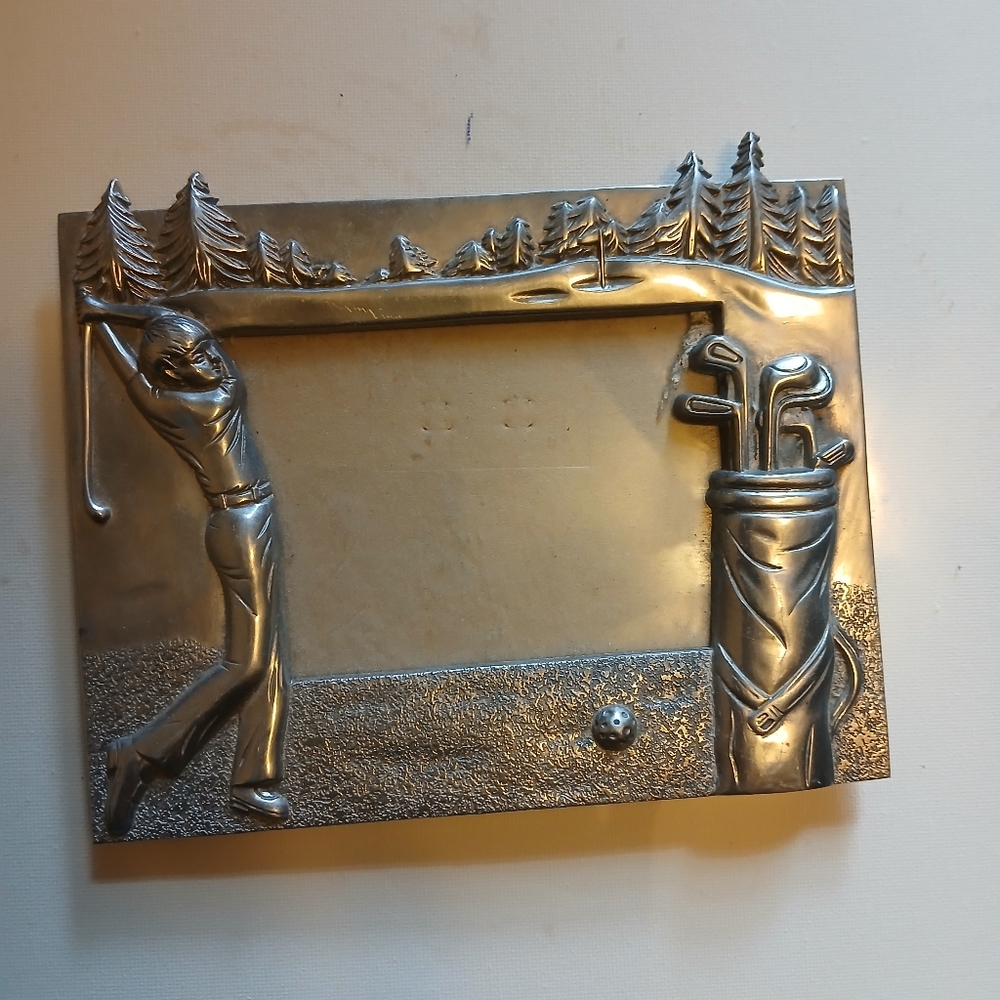 Silver Golf-Themed Wall Decor